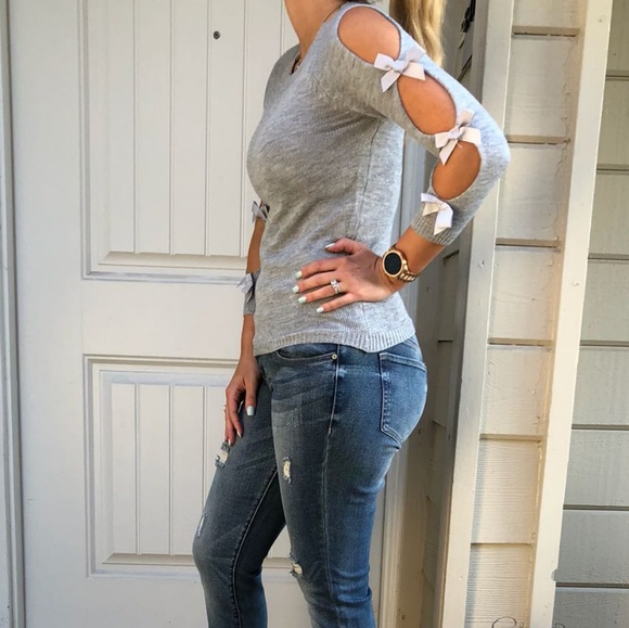 RESTOCKED! Gray bow tie pullover o neck sweater - Picture 8 of 8